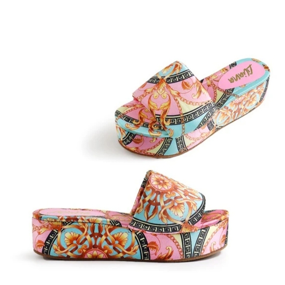 Ladies platform shoes - Picture 2 of 3